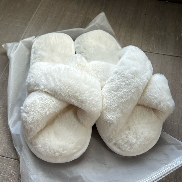 Shoes - White Fuzzy Slippers Bridesmaid Wedding Shoes Sz 8